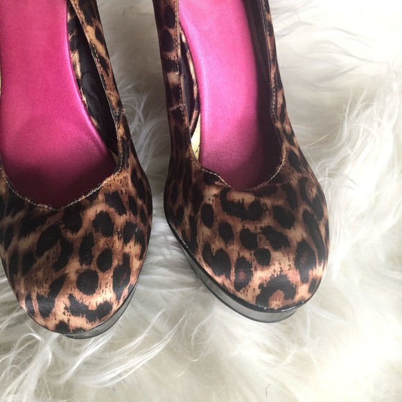Bamboo Cheetah Print Platform Heels - Picture 3 of 6